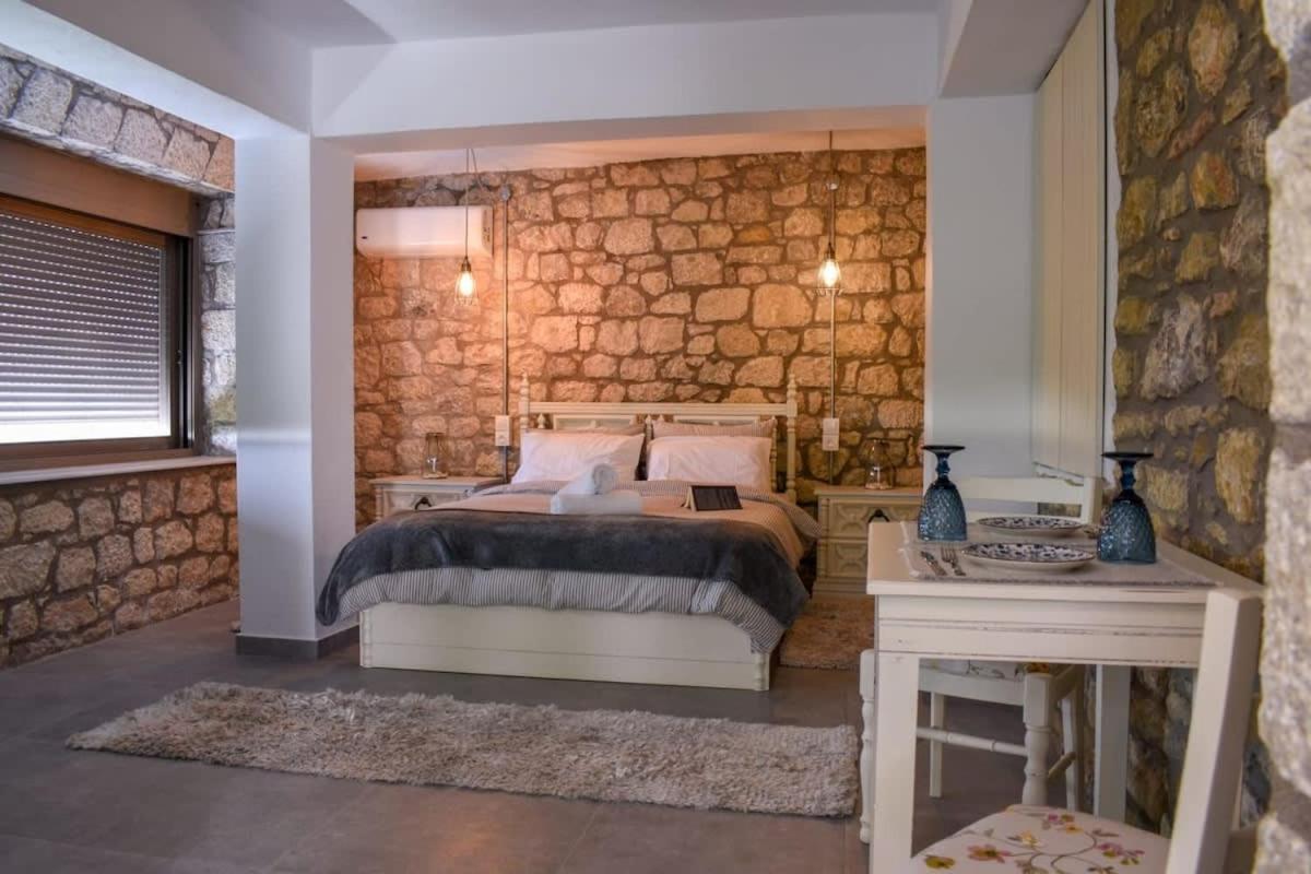 Vila Coastal Stone Hideaway With Stunning Scenery Kitriaí Exteriér fotografie