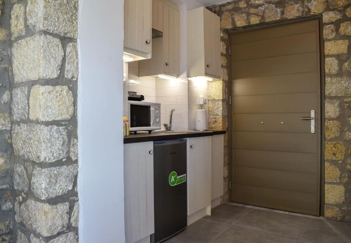Vila Coastal Stone Hideaway With Stunning Scenery Kitriaí Exteriér fotografie