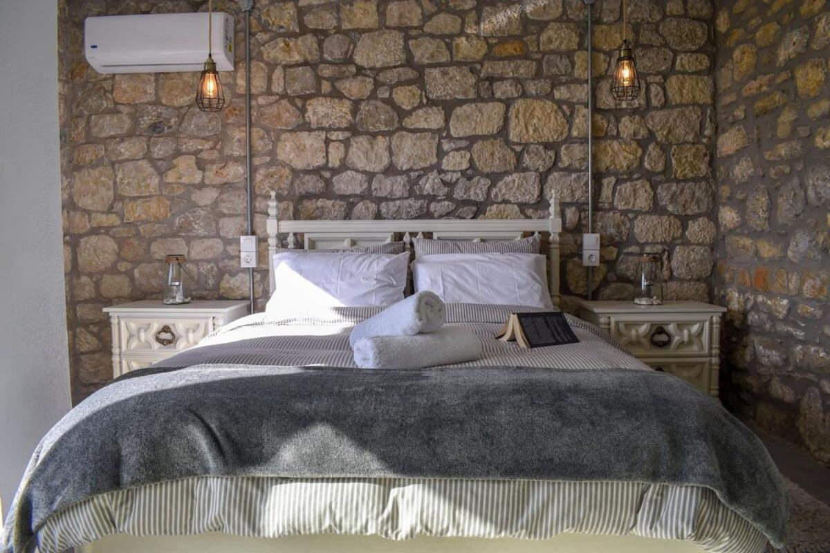 Vila Coastal Stone Hideaway With Stunning Scenery Kitriaí Exteriér fotografie