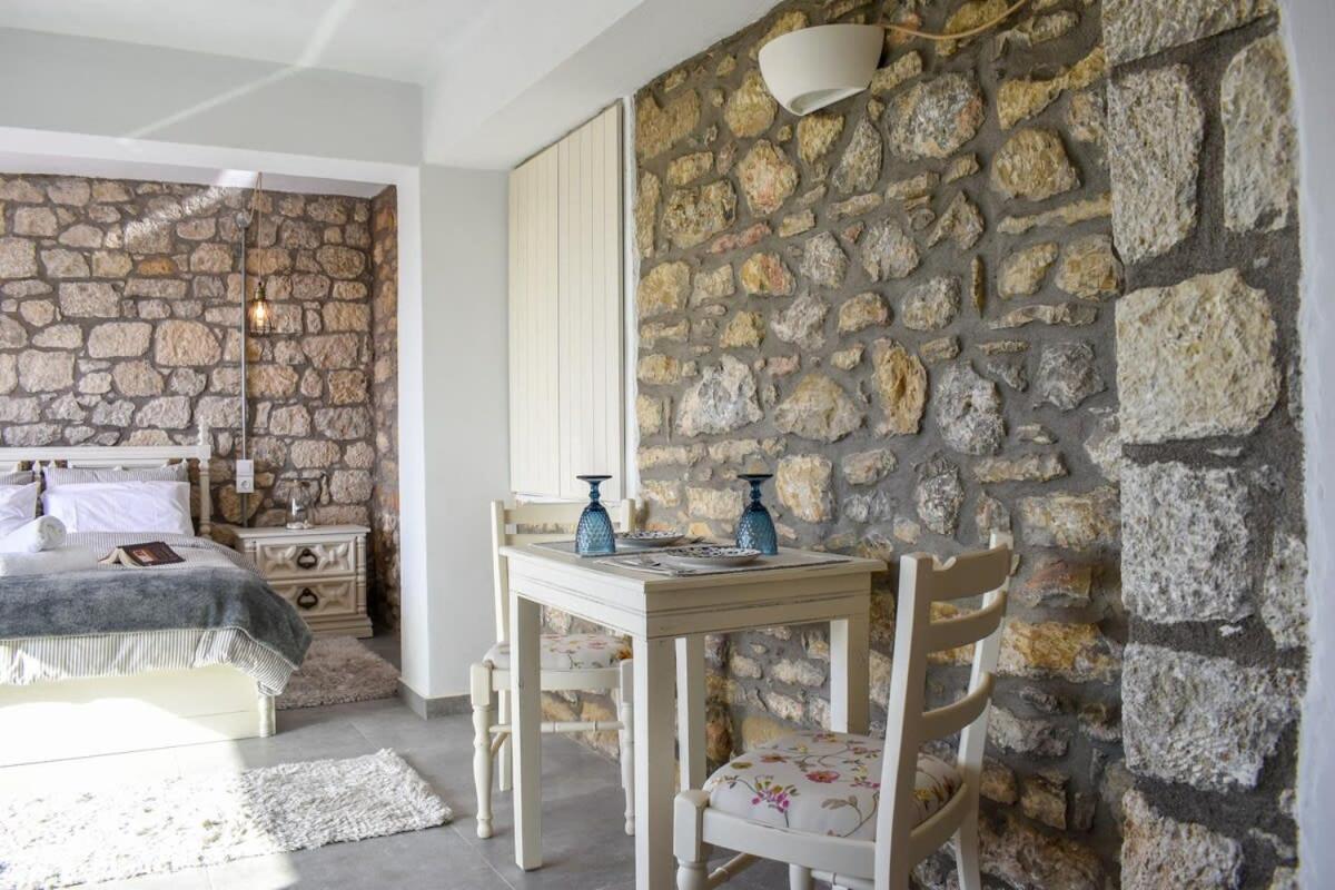 Vila Coastal Stone Hideaway With Stunning Scenery Kitriaí Exteriér fotografie