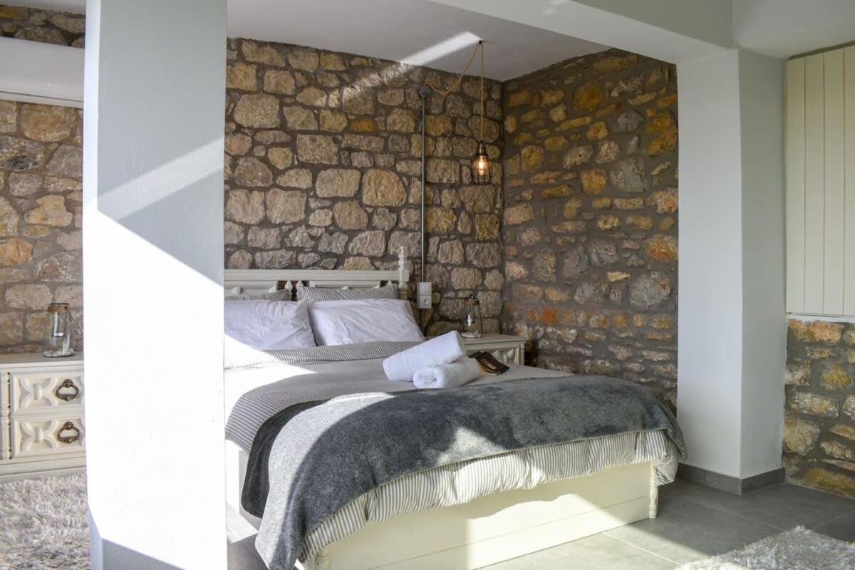 Vila Coastal Stone Hideaway With Stunning Scenery Kitriaí Exteriér fotografie